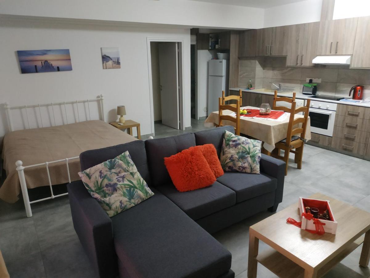 Adonis Apartment Paphos 外观 照片